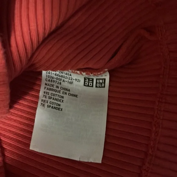 UNIQLO Ribbed Cripped Tee - Picture 2 of 3